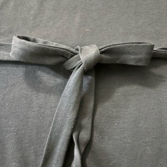 LOFT Black Sleeveless T-shirt Dress with Eyelet Detail at Shoulder. Fabric Belt. - Picture 7 of 11